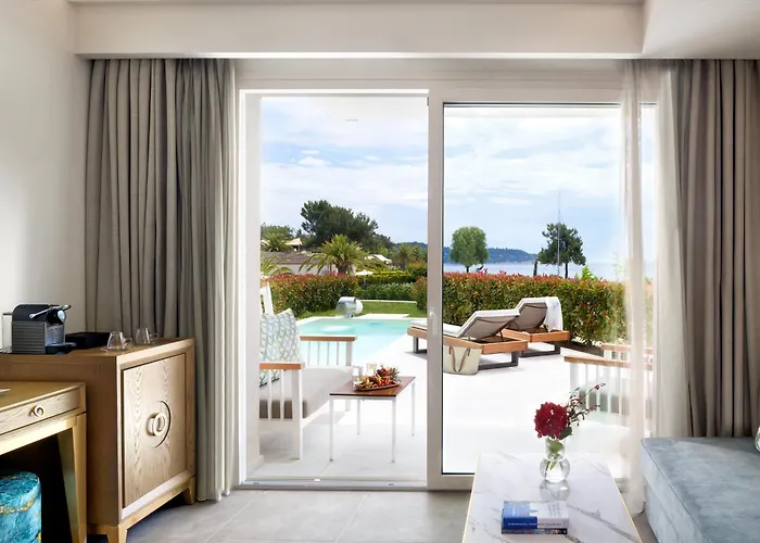 Alexandra Elegance Bridging Generations (adults Only)